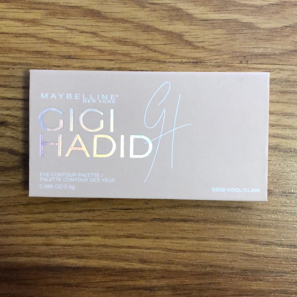 GIGI HADID eyeshadow palette